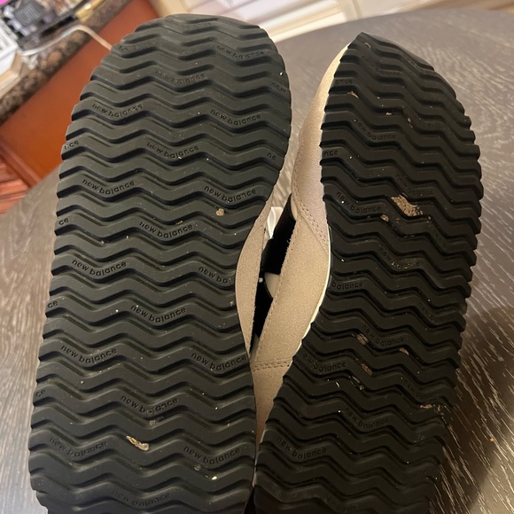 New balance shoes size 10 - Picture 3 of 4